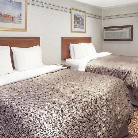 Knights Inn Кингстън Екстериор снимка